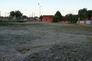 Amambai, Paranhos e Iguatemi também registraram sensação térmica de -1ºC, mas as temperaturas ficaram em 2,5ºC. Além desses municípios, Dourados, Itaporã, Ponta Porã e Aral Moreira também registraram geada leve.