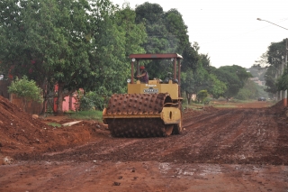 Rua Silidônio Verão, no Parque dos Coqueiros, recebe as obras de pavimentação asfáltica.