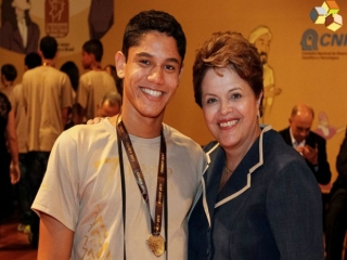 Henrique Dagostin Fernandes e a presidenta Dilma
