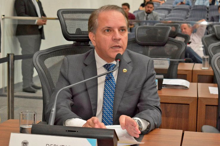 Deputado alerta descumprimento de lei e aciona Comissão de Eficácia Legislativa