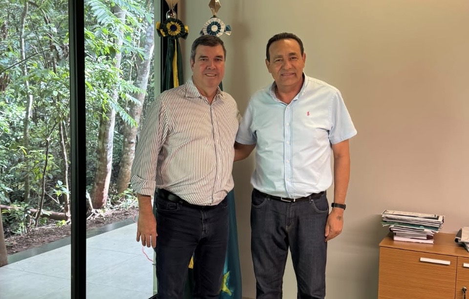 Vereador Carlão faz visita institucional ao governador Eduardo Riedel