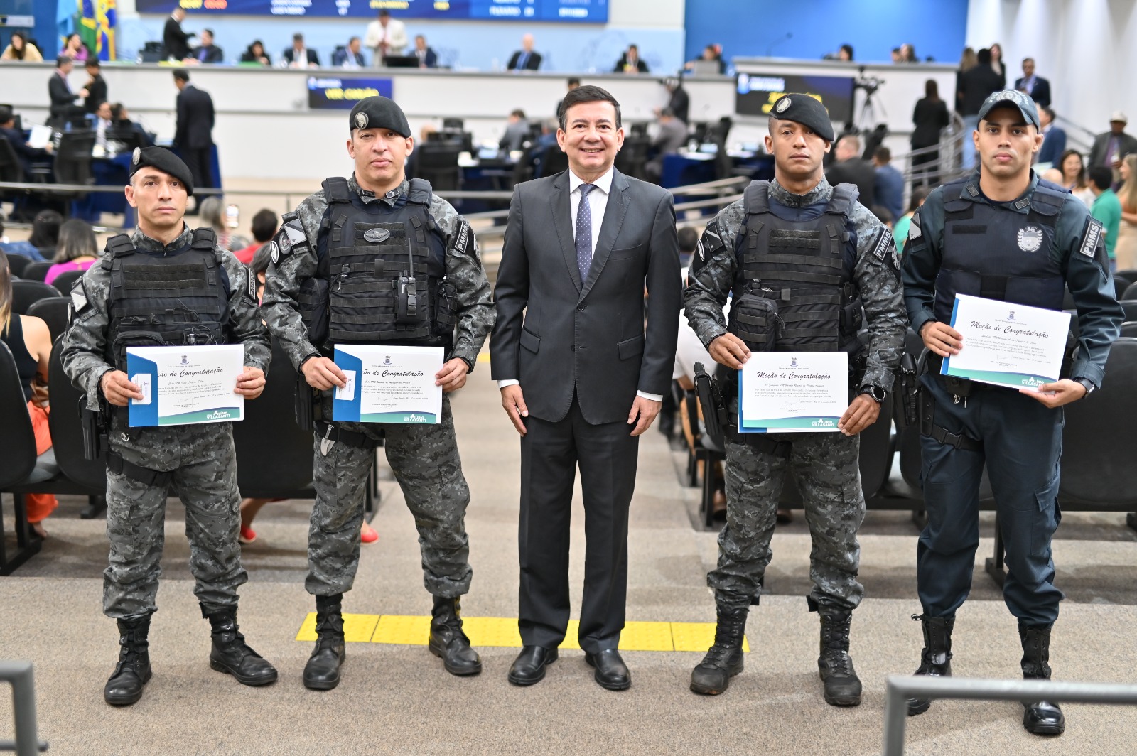 Policiais Militares do Batalhão de Choque recebem homenagens por salvar taxista